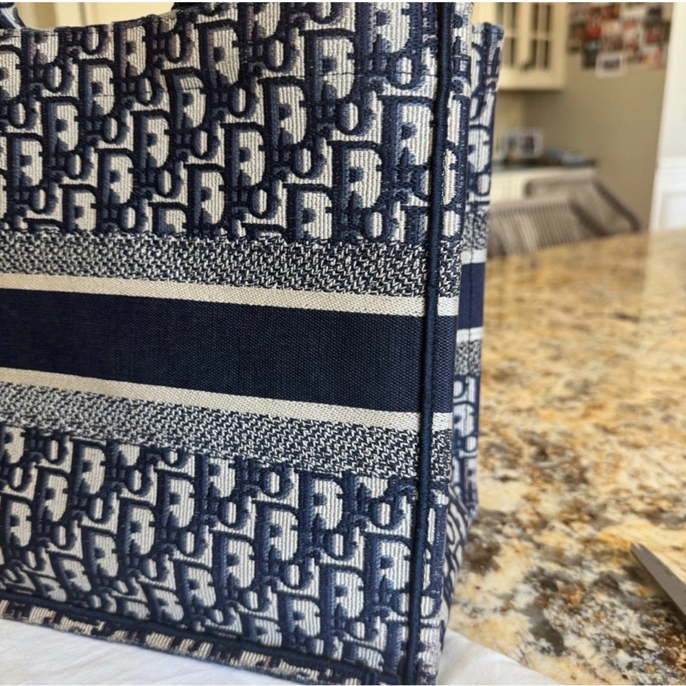 Christian Dior book tote - Picture 6 of 12